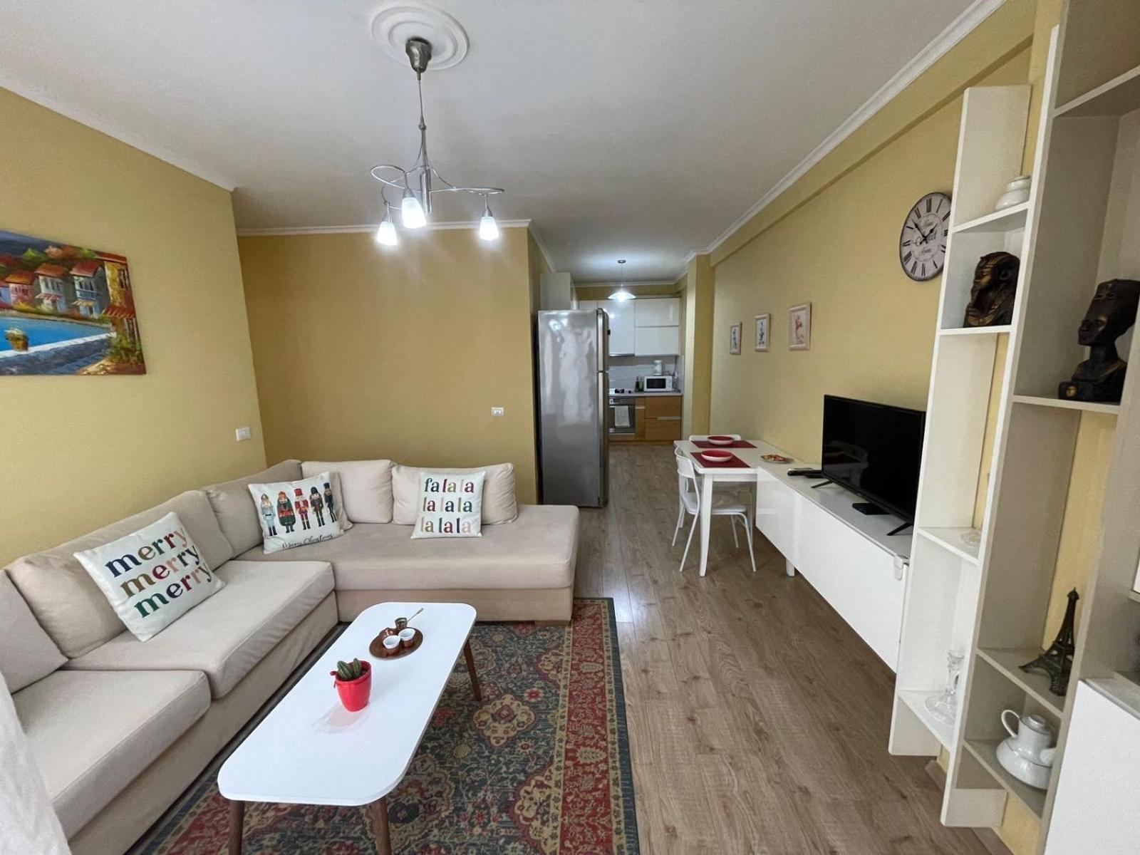 Ergi'S Host Apartment Tiranë Ngoại thất bức ảnh