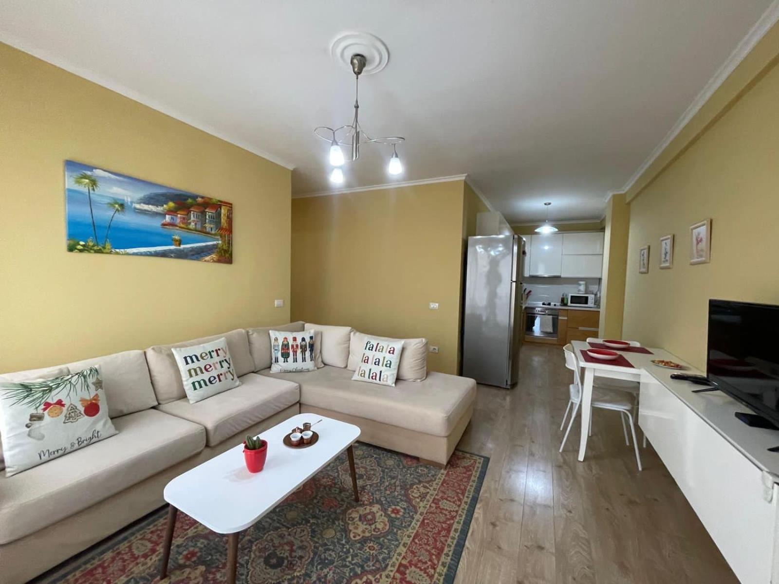 Ergi'S Host Apartment Tiranë Ngoại thất bức ảnh